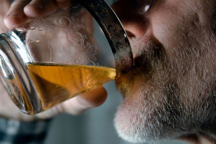Does Drinking Alcohol Increase Oral and Throat Cancer Risk?